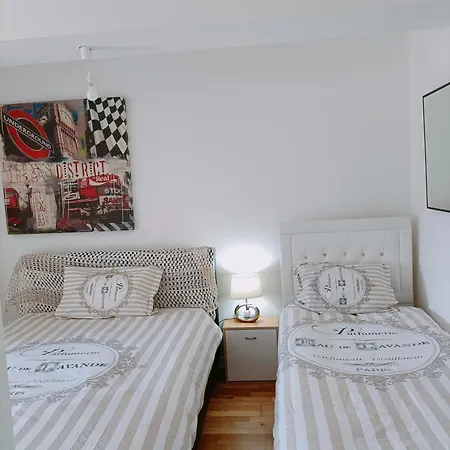 公寓 Independant, 5 Mn De Rouen, Avec Terrasse, Refait A Neuf